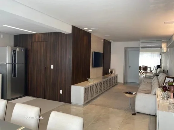 Imagem Descubra o seu novo lar em um amplo apartamento localizado no coração do Santo Antônio. O apartam...