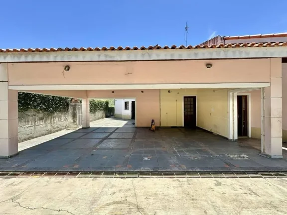 Imagem Cond Vila Velha - Casa 80% TÉRREA, 3 suítes! Lote 1.546m² plano!