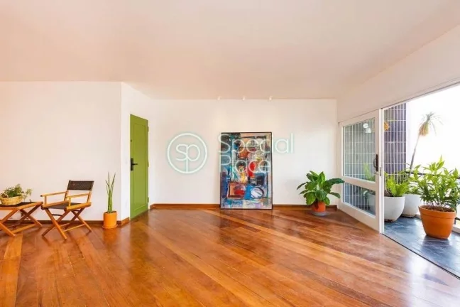 Imagem Lindo apartamento reformado em Higienópolis. São 185m² de área privativa, 03 suítes e 02 vagas ...