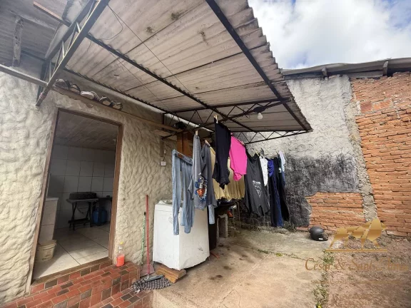 Imagem Casa com Edícula à Venda em Bairro Popular