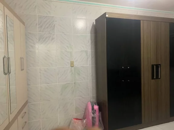 Imagem Casa à venda no Bairro Ponto Novo - Espaçosa 4/4 com suíte e 250 vagas de garagem!