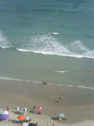 Imagem PITANGUEIRAS- FRENTE AO MAR COM VISTINHA LATERAL , EXCELENTE APARTAMENTO.