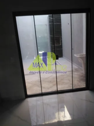 Imagem Imperdível: Casa à venda em São Paulo-SP, na Vila Granada, com 3 quartos, 3 suítes, 5 banheiros, 2 vagas e 117m². Aproveite!