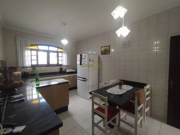 Imagem Casa com 3 dorms + Edícula, á 700m da Praia á venda em Peruíbe