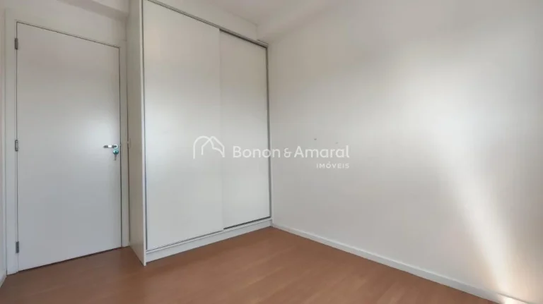 Imagem Descubra este aconchegante apartamento com 2 dormitórios, sendo 1 suíte, sala ampla para dois ambi...