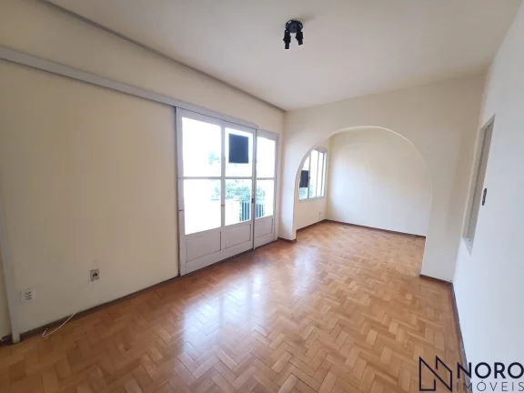 Imagem Amplo Apartamento de 2 Dormitórios com Sacada no Centro de Santa Maria