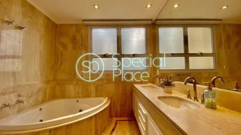 Imagem Lindo apartamento com 263m² de área privativa. São 4 dormitórios ( 4 suítes ) e 5 vagas na gara...