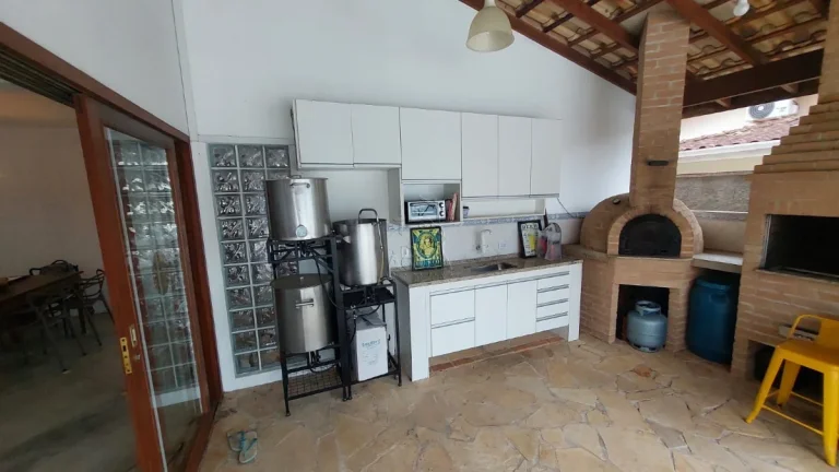 Imagem Casa em condomínio com segurança 24 horas localizado no Horto