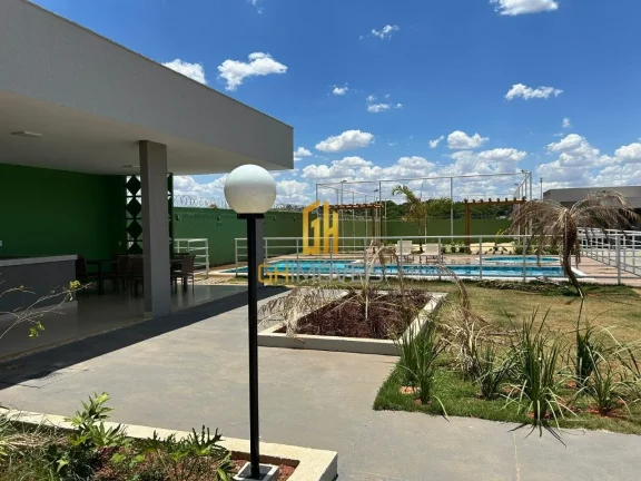 Imagem A casa possui 

3 quartos,
1 suíte,
2 quartos
Sala de estar, 
Sala de jantar, 
Banheiro, 
Cozinha
Q...