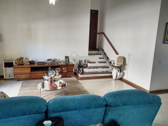 Imagem Casa à venda na Granja Viana – 3 dormitórios, 1 suíte !