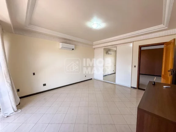 Imagem Casa para Alugar no Núcleo Bandeirante, 5 Quartos, 3 Suítes, 378m²