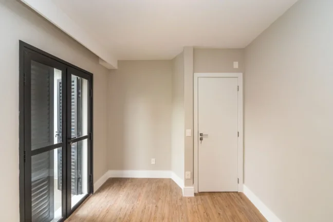 Imagem Apartamento 93M² Reformado, 3Q, 1 Suíte, 2 Banheiros, 2 Vagas, Varanda, Piscina, Academia, Churrasqueira, Playground, Salão de Festas e Jogos, Quadra.