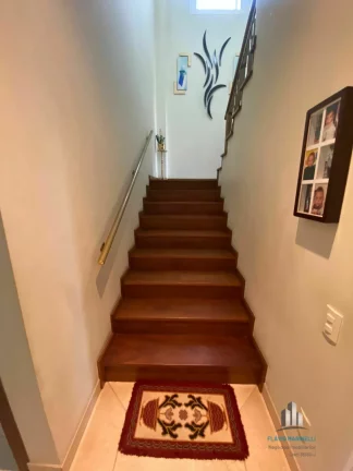 Imagem Melville Belíssima Casa de Esquina de 462m² com 4 Suítes e 6 Vagas de Garagem