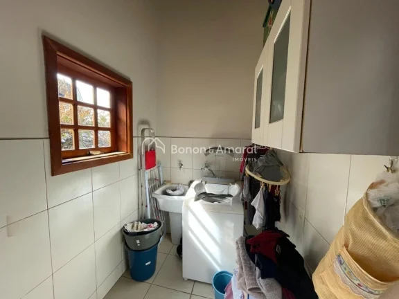 Imagem Encantador sobrado em terreno de 2.000m², ideal para quem busca tranquilidade, espaço e o contato ...