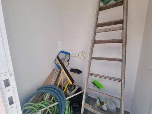 Imagem Casa térrea, alto padrão, de esquina e apenas 150 metros da praia, à venda