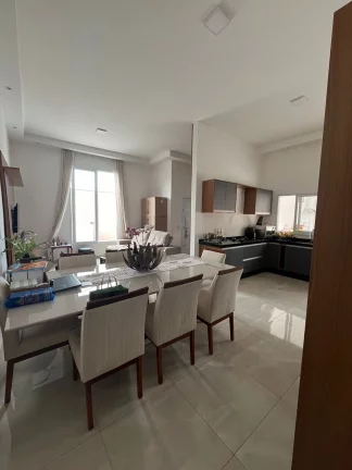 Imagem Residência Excepcional no Centro de Quadra, SP - Viva em Luxo e Conforto Absolutos!