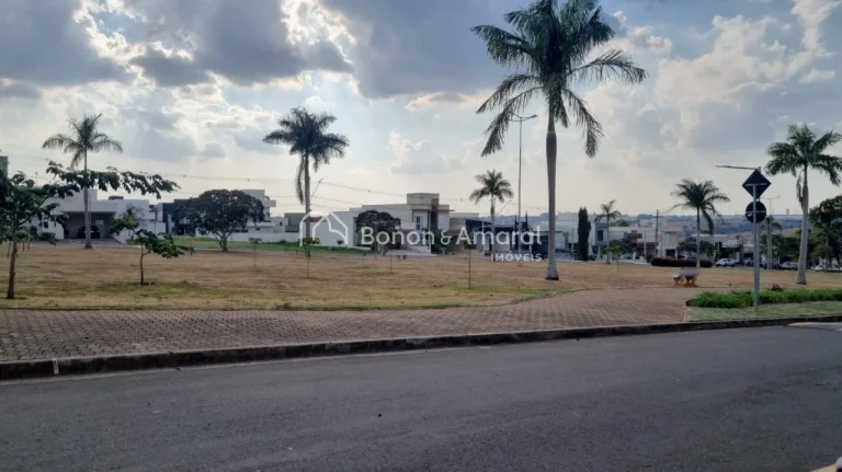 Imagem Localizado no Condomínio Real Park Sumaré, este lote de esquina com 332 m² oferece uma oportunida...