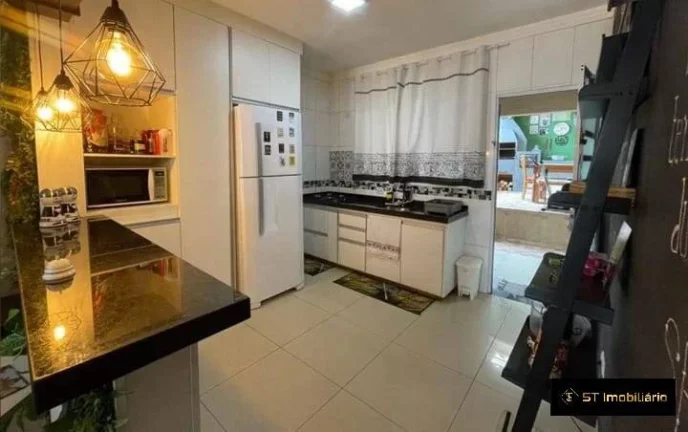 Imagem Casa à Venda em Atibaia Jd Maristela - 250m² por R$900.000,00