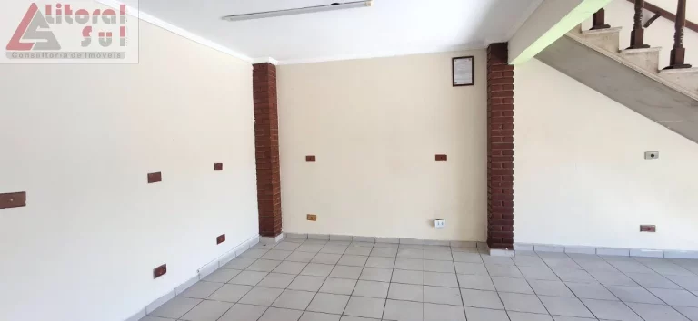 Imagem Galpão Comercial para Venda ou Locação em Praia Grande-SP, Bairro Caiçara: 1 Sala, 1 Banheiro, 64m² de Área.