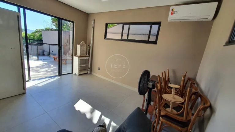 Imagem CASA de 6 SUÍTES em BÚZIOS - Ferradurinha - RJ