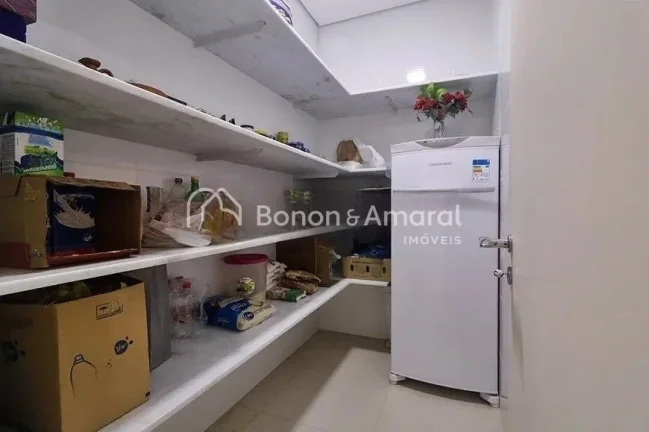 Imagem Este imóvel apresenta um projeto que privilegia a privacidade e o conforto, oferecendo ambientes am...