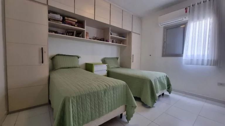 Imagem PITANGUEIRAS- CALÇADÃO TOTALMENTE REFORMADO E DECORADO , GARAGEM NO PRÉDIO.