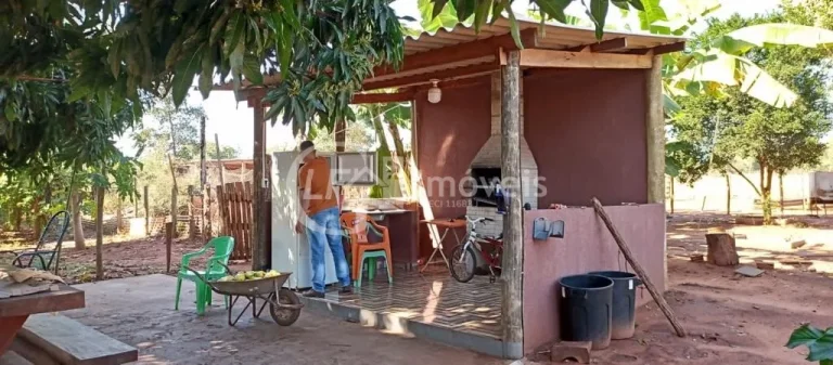 Imagem Chácara à venda em Terenos-MS, Zona Rural: 5 quartos, 1 suíte, 2 salas, 3 banheiros, 180m² de área!