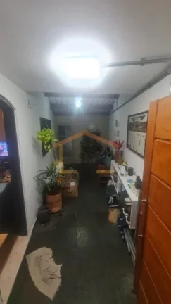 Imagem Sobrado com 198 m² de área construída, com elétrica e hidráulica atualizadas. Possui 2 dormitó...