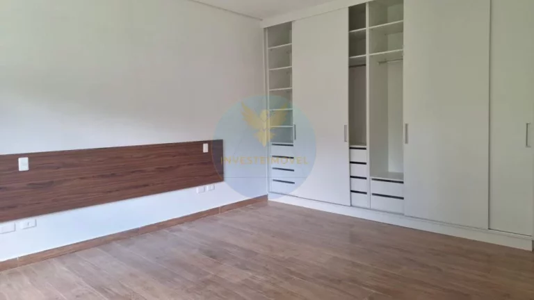 Imagem Casa em Condomínio a Venda no bairro Granja Viana - Carapicuíba, SP