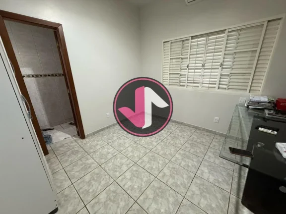 Imagem Se você procura por uma Casa Comercial espaçosa e cheia de comodidades em Cuiabá, não pode deixa...