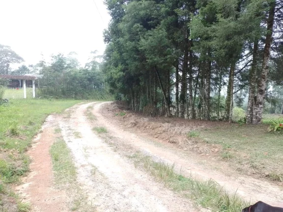 Imagem CHÁCARA LOCALIZADA NO BAIRRO RIO BONITO - TAPIRAÍ - SP