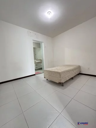 Imagem VENDO CASA DE 2 DORMITORIOS NO CONDOMÍNIO MORADA SALVADOR DALII