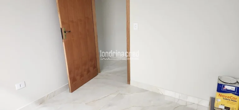 Imagem Casa no Colúmbia com 84m², 3 quartos (1 suíte), sala ampla, cozinha espaçosa, garagem para 2 camionetas e potencial de aproveitamento do subsolo.