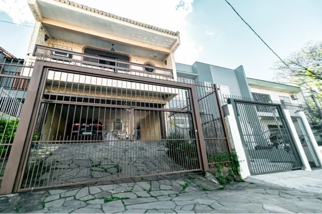 Imagem Casa à venda no bairro Passo da Areia - Porto Alegre/RS