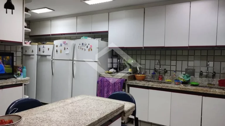 Imagem Apartamento de 4 Quartos para Venda em Copacabana com 234 m²