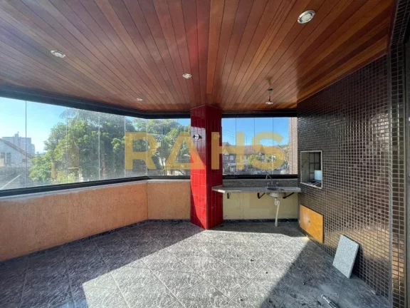 Imagem Apartamento com área privativa de 205,840 m², localizado no bairro Bucarein, possuindo 2 vagas de ...