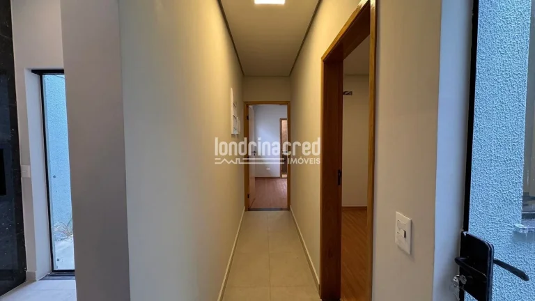 Imagem **Casa à venda no Condomínio Morada das Flores com 3 dormitórios, 1 suíte, banheiro social, 2 vagas de garagem e 85m² construídos em terreno de 125m²**