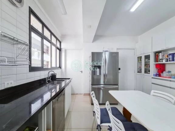 Imagem Um cuidadoso projeto de reforma moderno e funcional. São 129,75m² de área útil, três dormitóri...