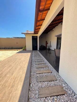 Imagem Casa Luxuosa à Venda no Jardim Botânico 3 – Conforto e Sofisticação em Cada
