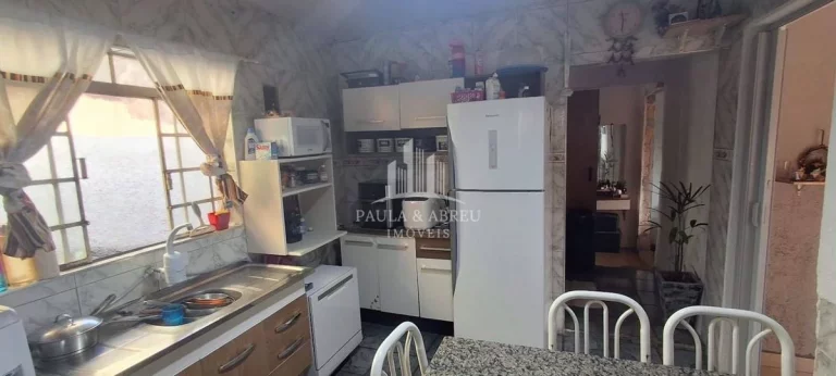 Imagem São 5 Casas 250m², 3 de 3 Cômodos e 2 de 2 Cômodos, 1 Vaga, Perto da Padaria da Globo no Jardim Zaíra, Mauá-SP