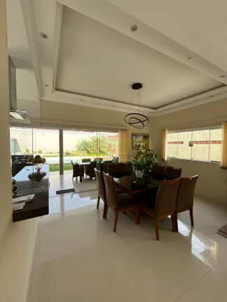 Imagem Luxo e Conforto: Casa de Alto Padrão à Venda no Jardim Britânia, Caraguatatub