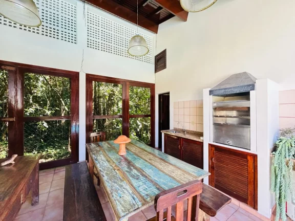 Imagem Imponente casa à venda em Riviera de São Lourenço Módulo 20: 5 quartos, 2 suítes, 3 salas, 4 vagas, 317m² de área.