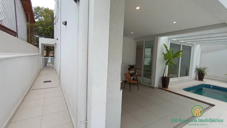 Imagem Casa com 3 suítes e piscina em condomínio de alto padrão na Granja Viana