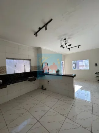 Imagem Casa à 150 metros da Praia do Gaivotas em Itanhaém, 02 dorms, 03 vagas, piscina, churrasqueira 379mil