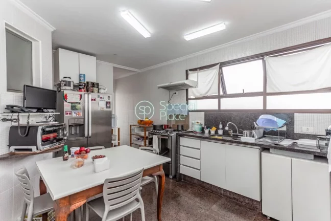 Imagem Linda cobertura triplex em rua super procurada do bairro. São 391m2 com 4 dormitórios ( 1 suíte )...