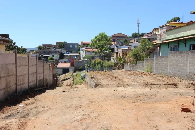 Imagem Lote Plano com fundação pronta