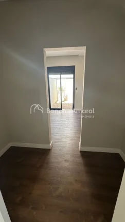 Imagem Apresentamos uma residência exclusiva, projetada com acabamento de alta qualidade e soluções inov...