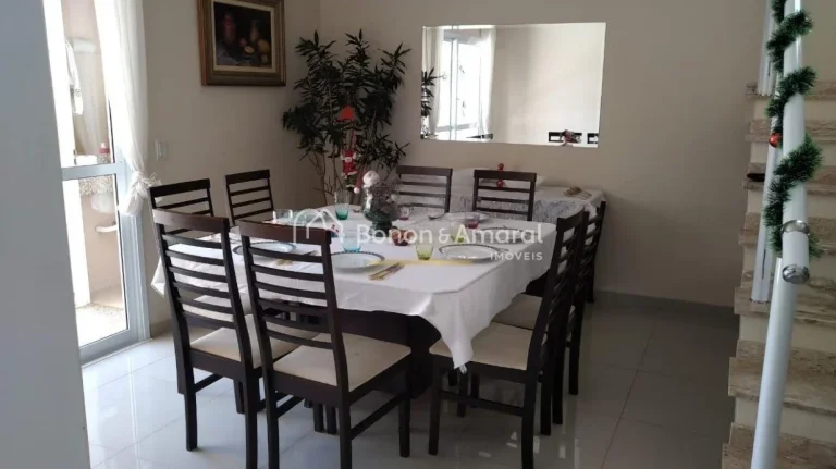 Imagem Esta é uma oportunidade única de adquirir uma casa elegante no renomado condomínio Portal do Jequ...