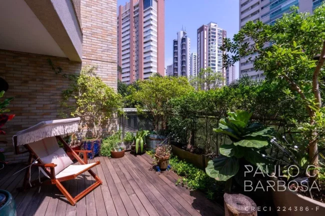 Vila Suzana Venda - 3 Dormitórios (2 Suítes) - 4 Vagas - 250m²