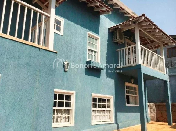 Imagem Sobrado, com linda vista. 5 suítes, sendo uma master com hidro, e varanda em todas elas;
Sala de es...